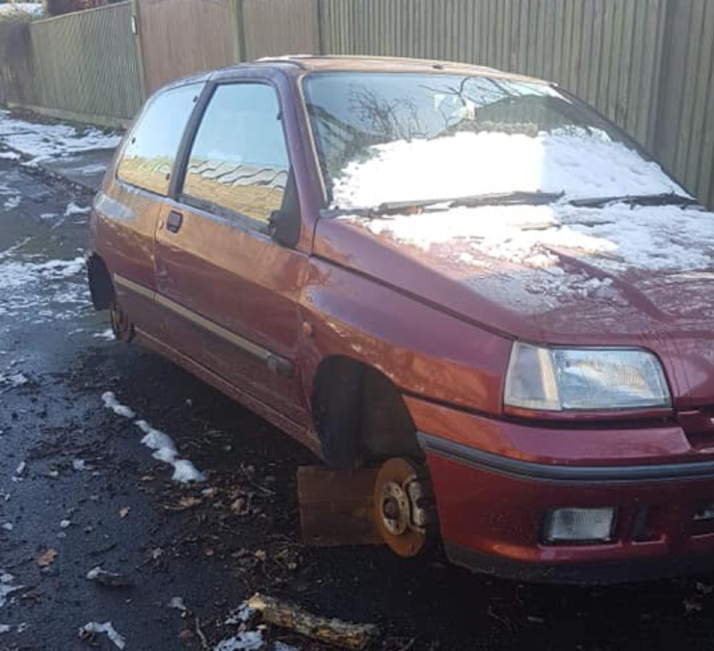 CAR WHEELS STOLEN AND WINDOW SMASHED ON CAMP HILL ESTATE