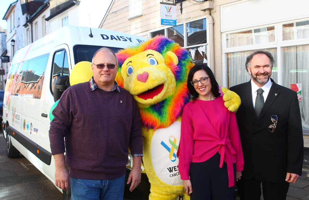 BRAND NEW DAISY BUS UNVEILED AT WESSEX CANCER TRUST’S NEWPORT CENTRE