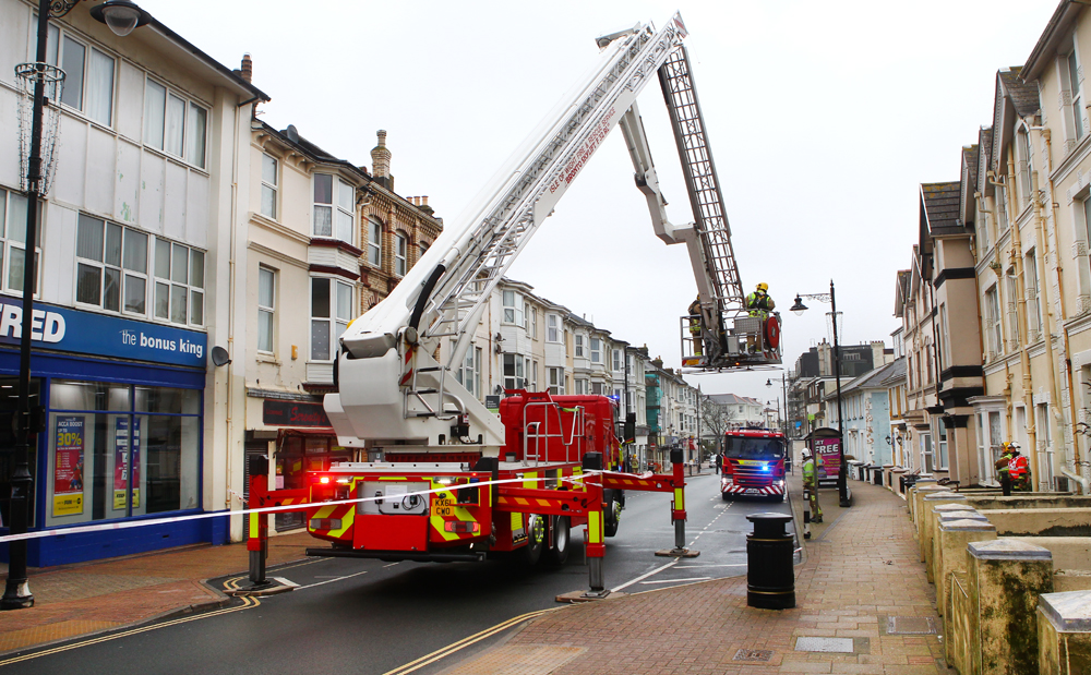 DANGEROUS STRUCTURE CLOSES SANDOWN HIGH STREET