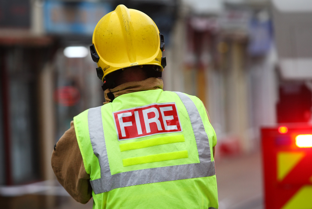DANGEROUS STRUCTURE CLOSES SANDOWN HIGH STREET