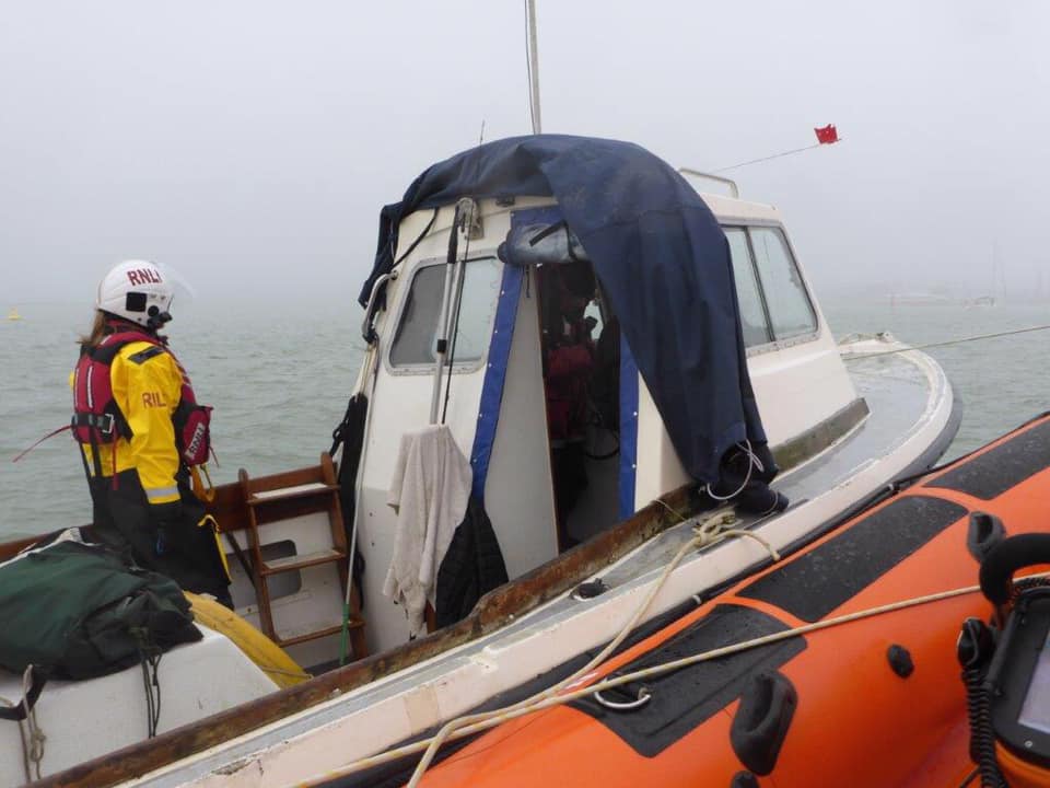 BROKEN DOWN FISHING VESSEL ASSISTED BY COWES LIFEBOAT