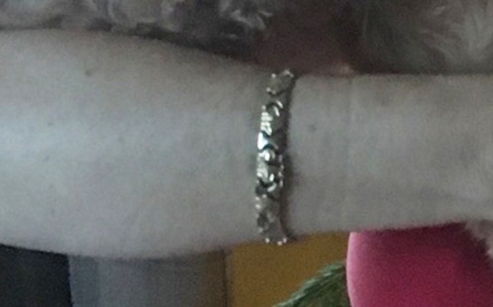 COWES WOMAN OFFERS REWARD TO HELP LOCATE LOST SENTIMENTAL BRACELET