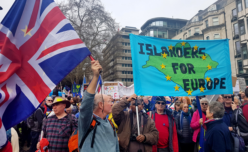 100 ISLANDERS JOIN ‘PUT IT TO THE PEOPLE’ MARCH IN LONDON