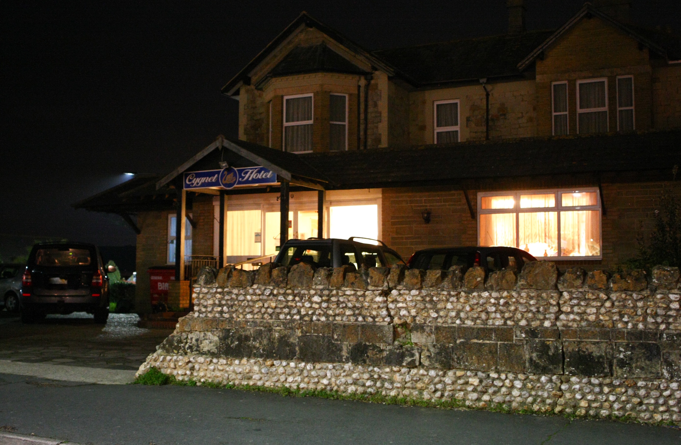 ‘THREATS TO LIFE’ SEES ARMED POLICE DESCEND ON SANDOWN