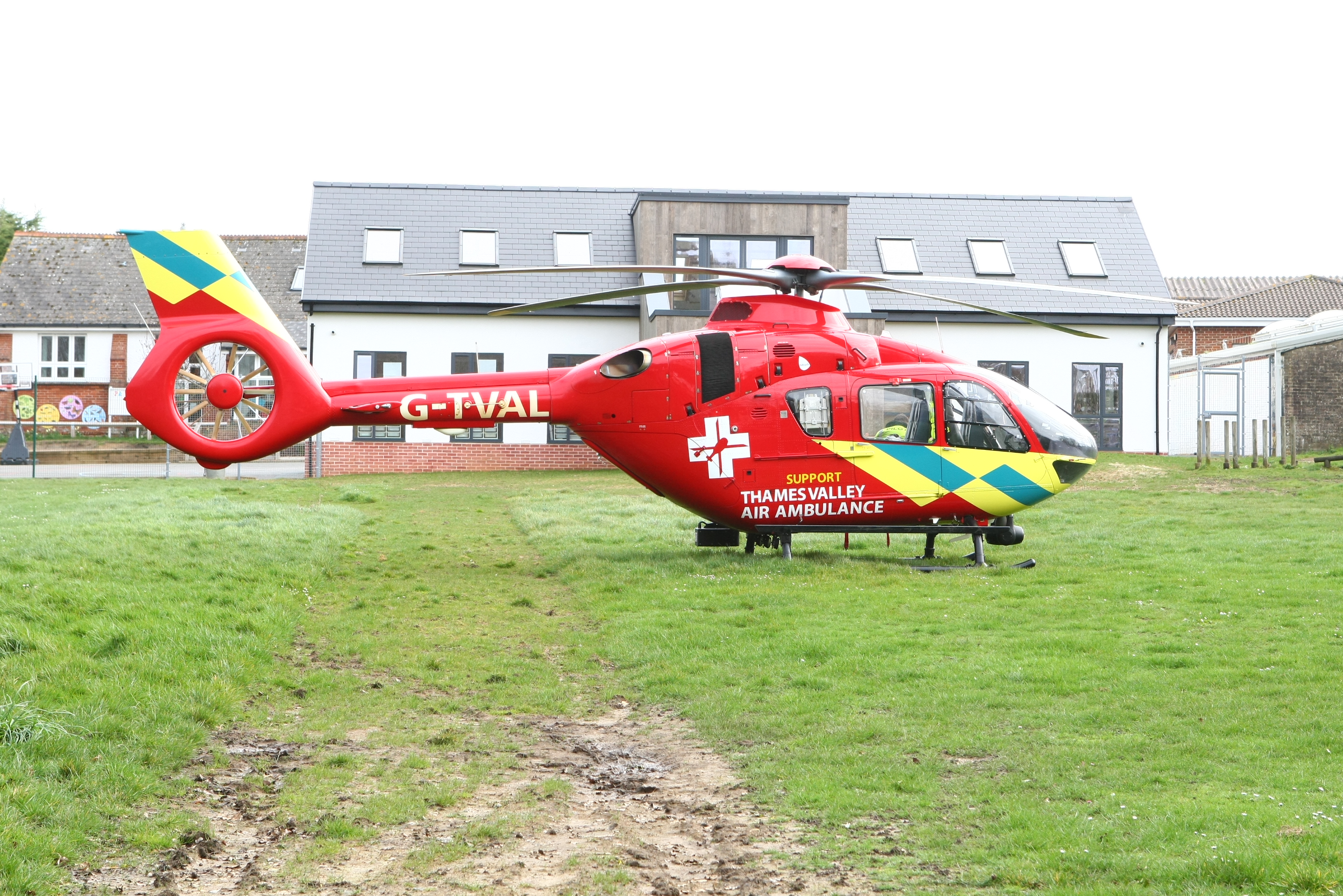 THAMES VALLEY AIR AMBULANCE CALLED TO SHANKLIN