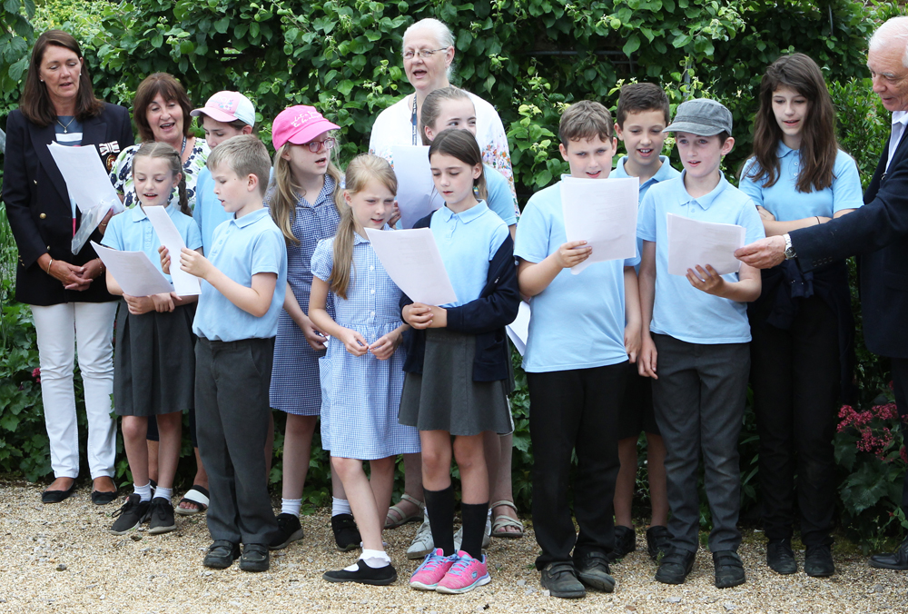 SINGING SANDOWN CHILDREN HEADING TO LONDON FOR COMMEMORATIONS