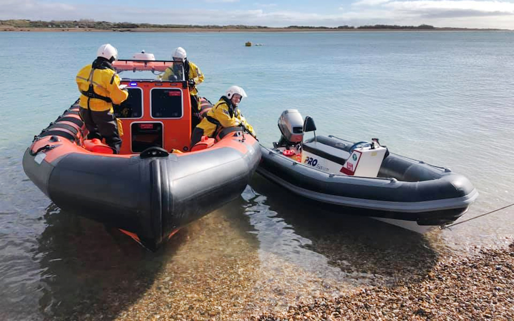 BROKEN DOWN RIB TOWED TO SAFETY BY RYDE RESCUE