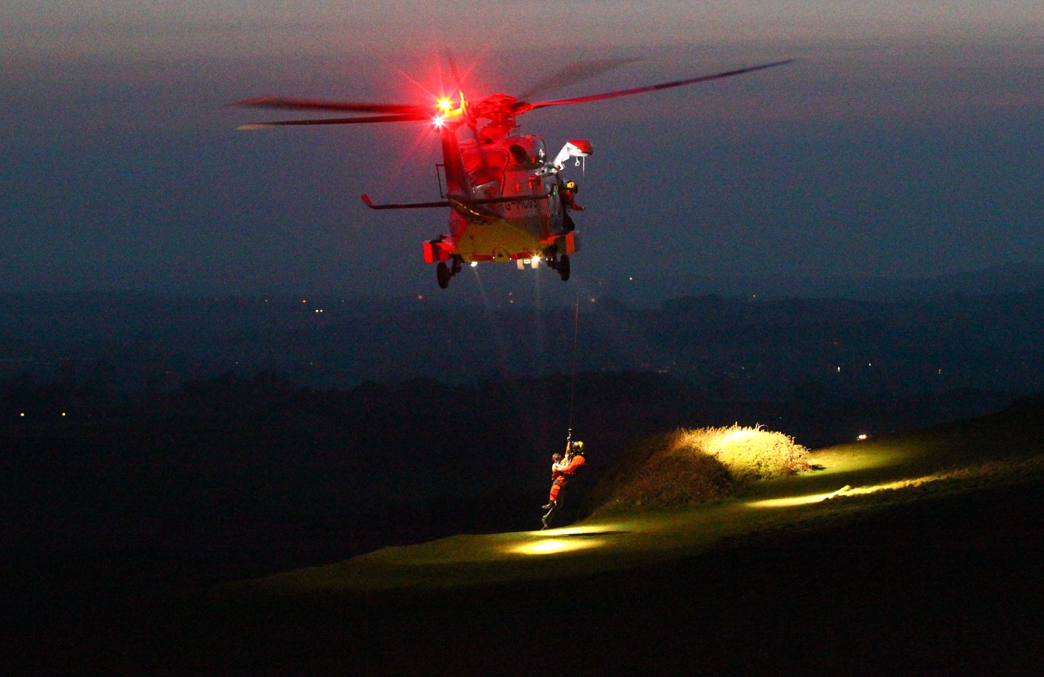 2 MEN WINCHED TO SAFETY AFTER GETTING STUCK ON CULVER CLIFF