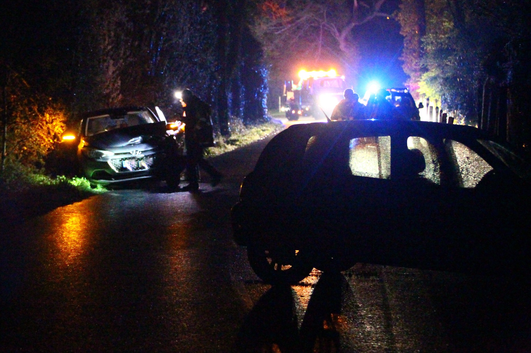 2 CAR CRASH BLOCKS CARTERS ROAD IN RYDE