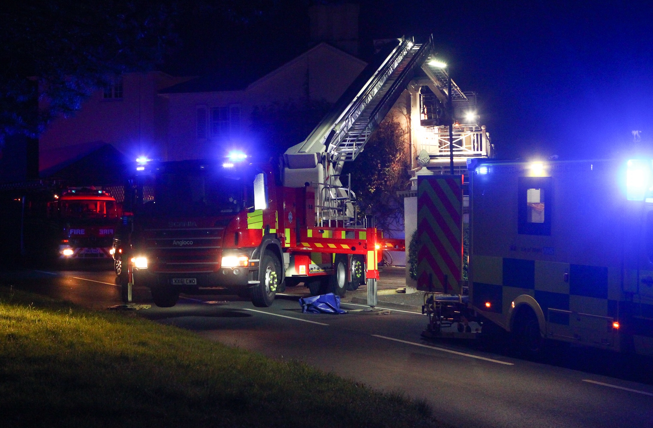AERIAL LADDER CALLED IN TO ASSIST IN EVACUATION OF PATIENT