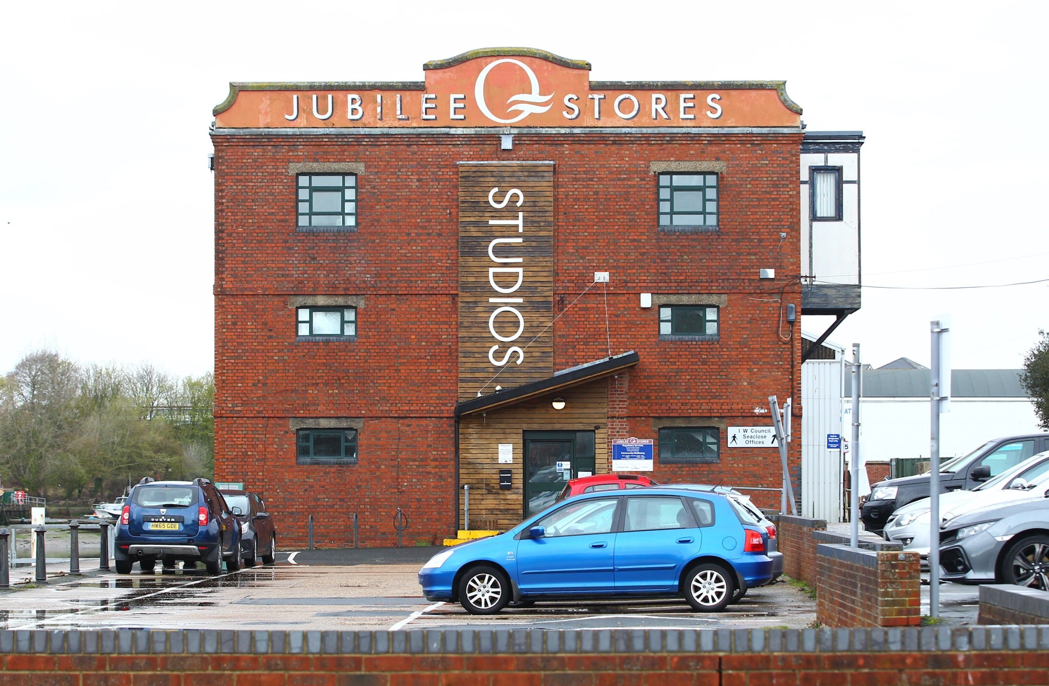 FIRE CREWS RESPOND TO JUBILEE STORES