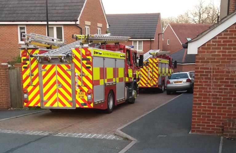 UNATTENDED COOKING SEES FIREFIGHTERS FORCE ENTRY INTO EAST COWES FLAT