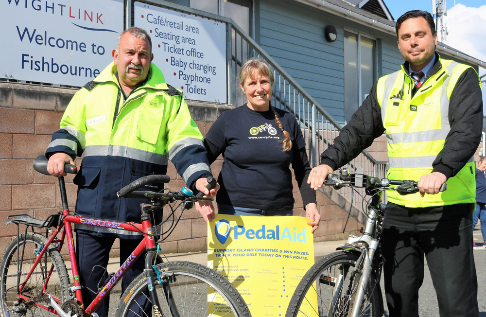 WIGHTLINK SADDLES UP TO GIVE ISLAND CYCLING CHARITY A HELPING HAND