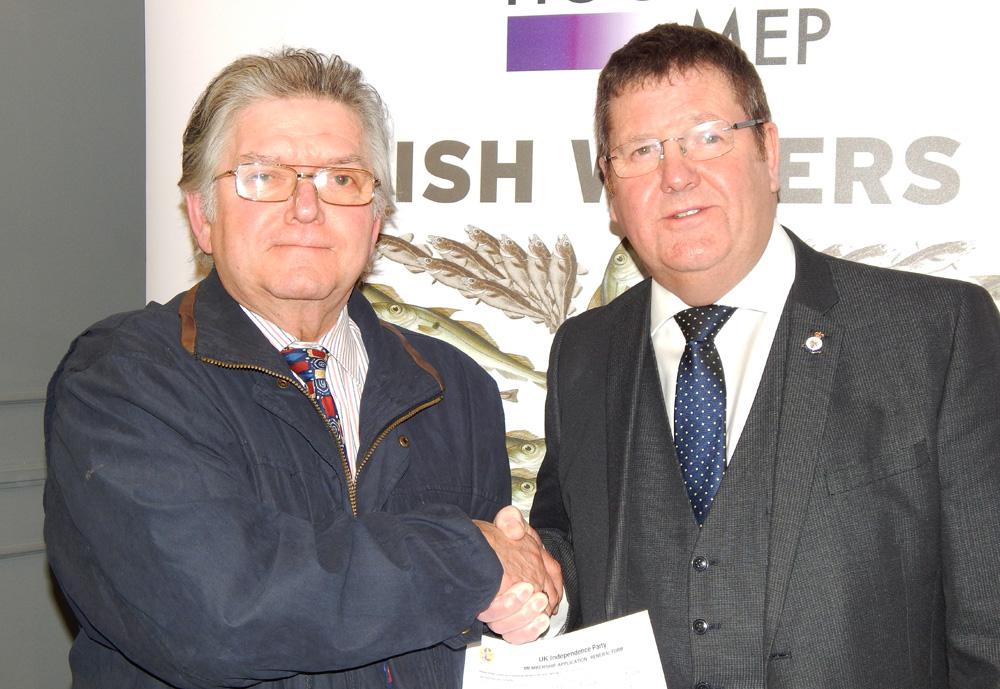 WELL KNOWN VENTNOR COUNCILLOR RE-JOINS UKIP