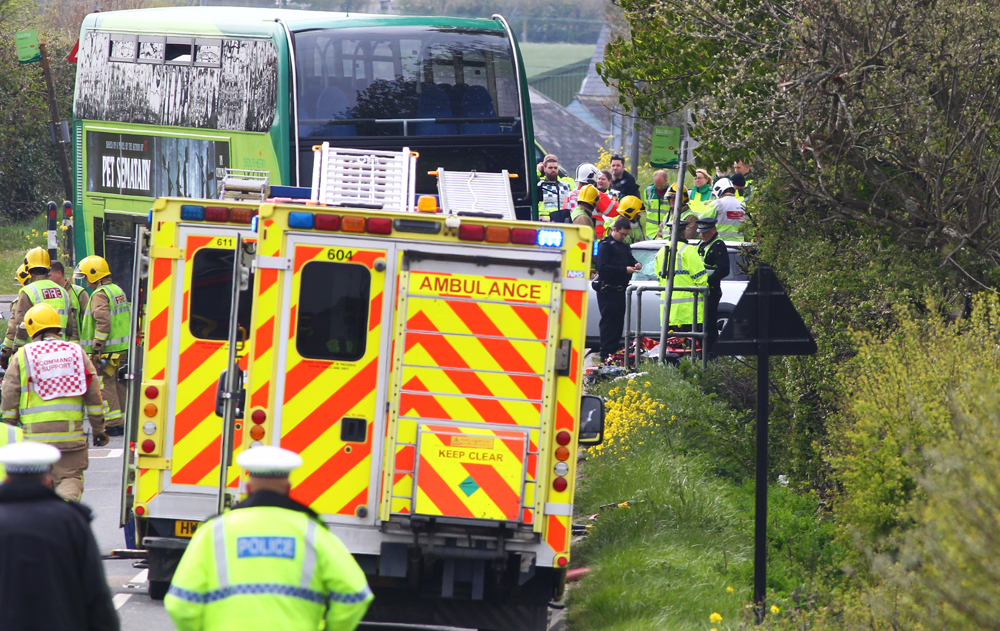 1 DEAD AND 19 INJURED IN BUS CRASH