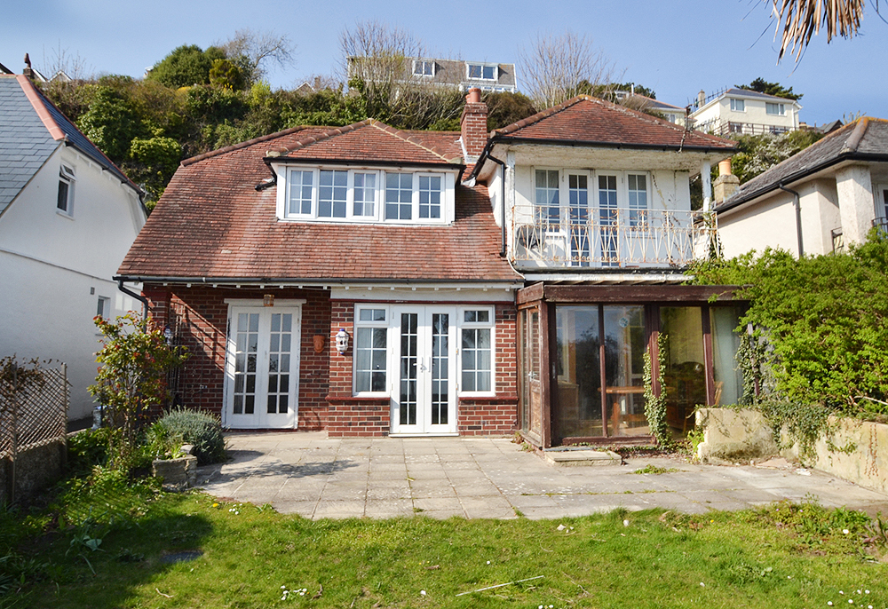 MORE ISLAND PROPERTIES GO UNDER THE AUCTIONEER’S HAMMER