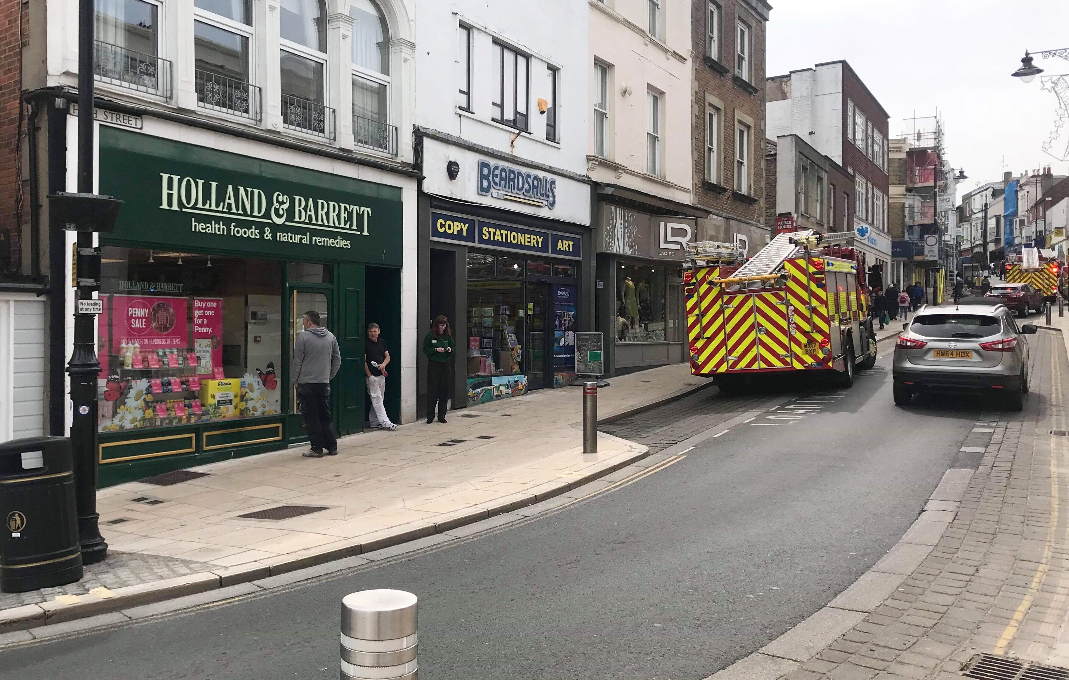 FIREFIGHTERS SENT TO HOLLAND AND BARRATT STORE IN RYDE