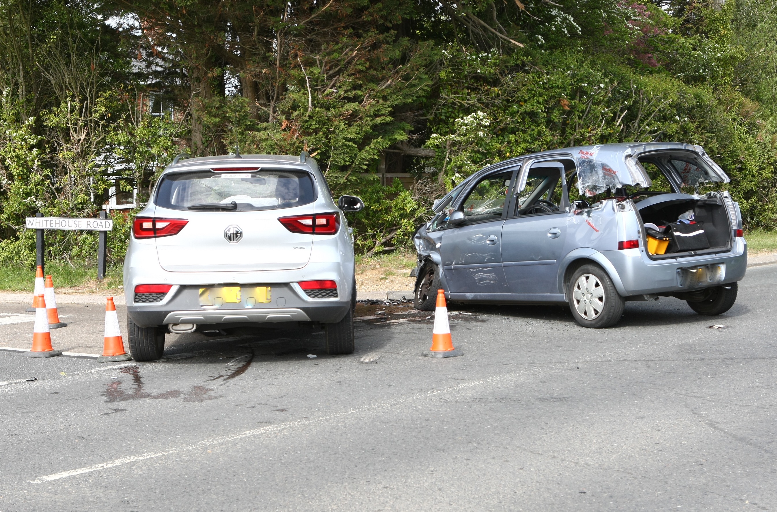 2 PEOPLE CUT FREE IN FOREST ROAD CRASH