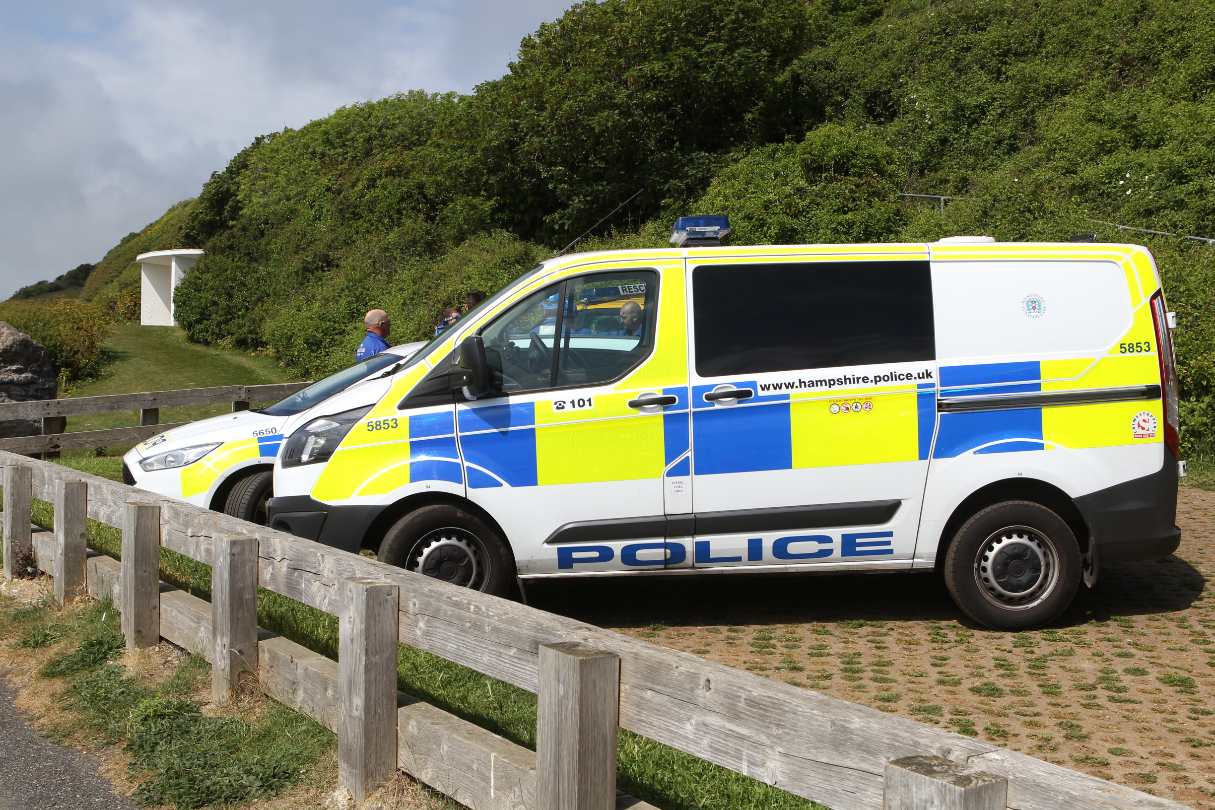 POLICE AND COASTGUARD RUSH TO VENTNOR AFTER CONCERNING NOTE FOUND