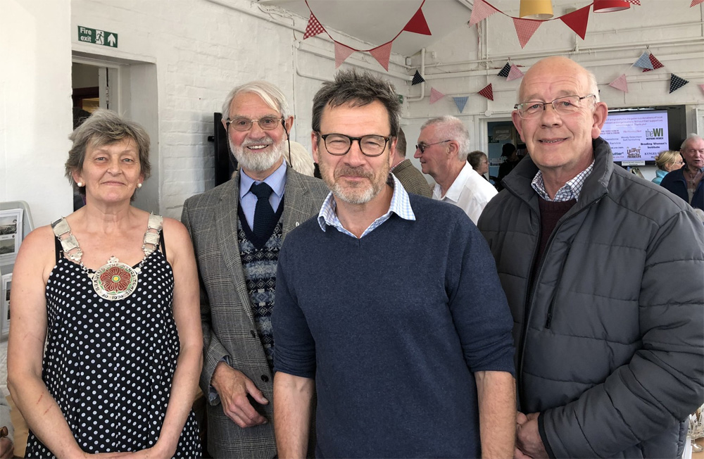 MP ATTENDS OPENING OF BRADING’S YOUTH AND COMMUNITY CENTRE