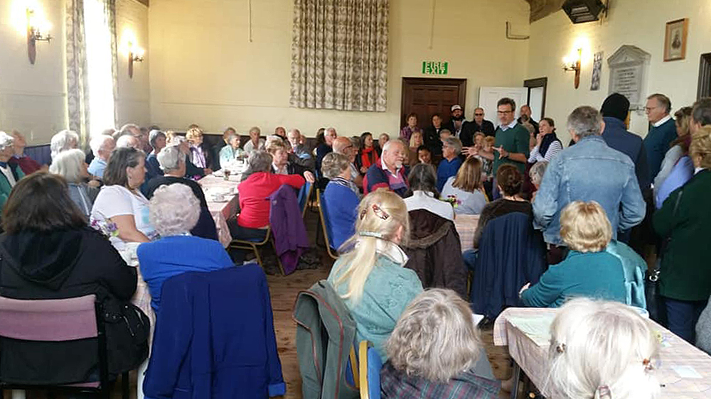 MP MEETS WITH CONSTITUENTS IN WELLOW TO HEAR CONCERNS ABOUT THE ISLAND PLAN
