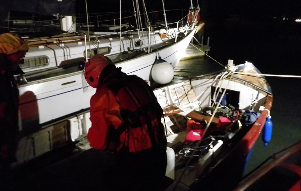 LAUNCH GETS BAG CAUGHT AROUND ITS PROP ON THE RIVER MEDINA