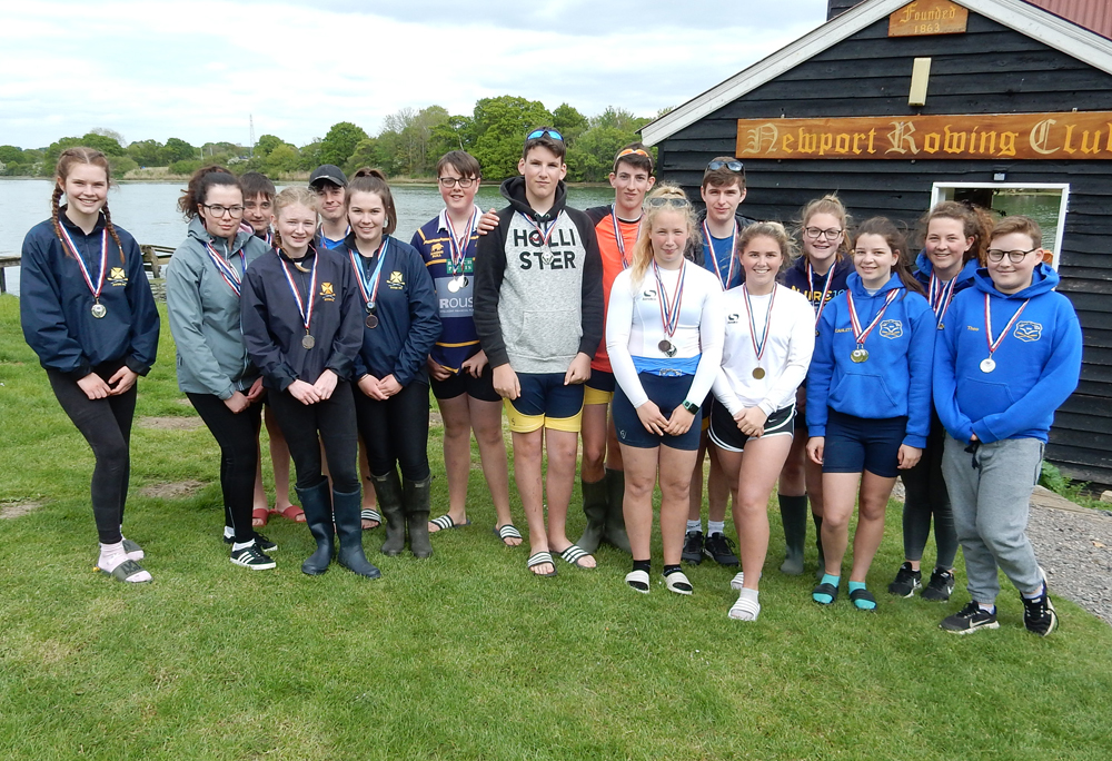 JUNIOR ROWERS TAKE PART IN ISLE OF WIGHT REGATTA ON THE RIVER MEDINA