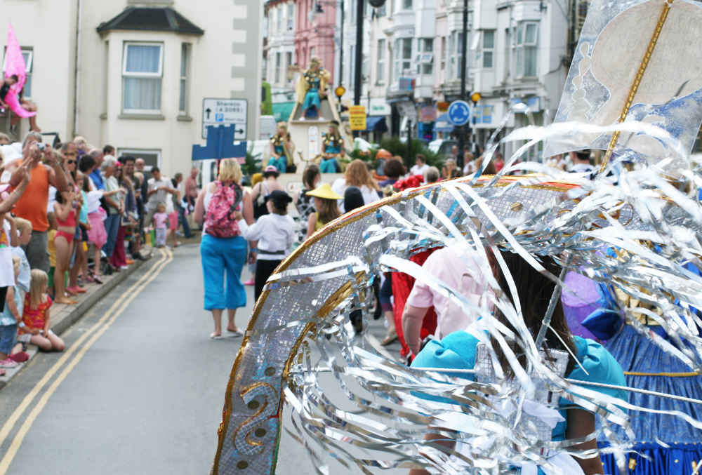 £250 GRANTS MADE AVAILABLE TO HELP SECURE ENTRIES TO SANDOWN CARNIVAL