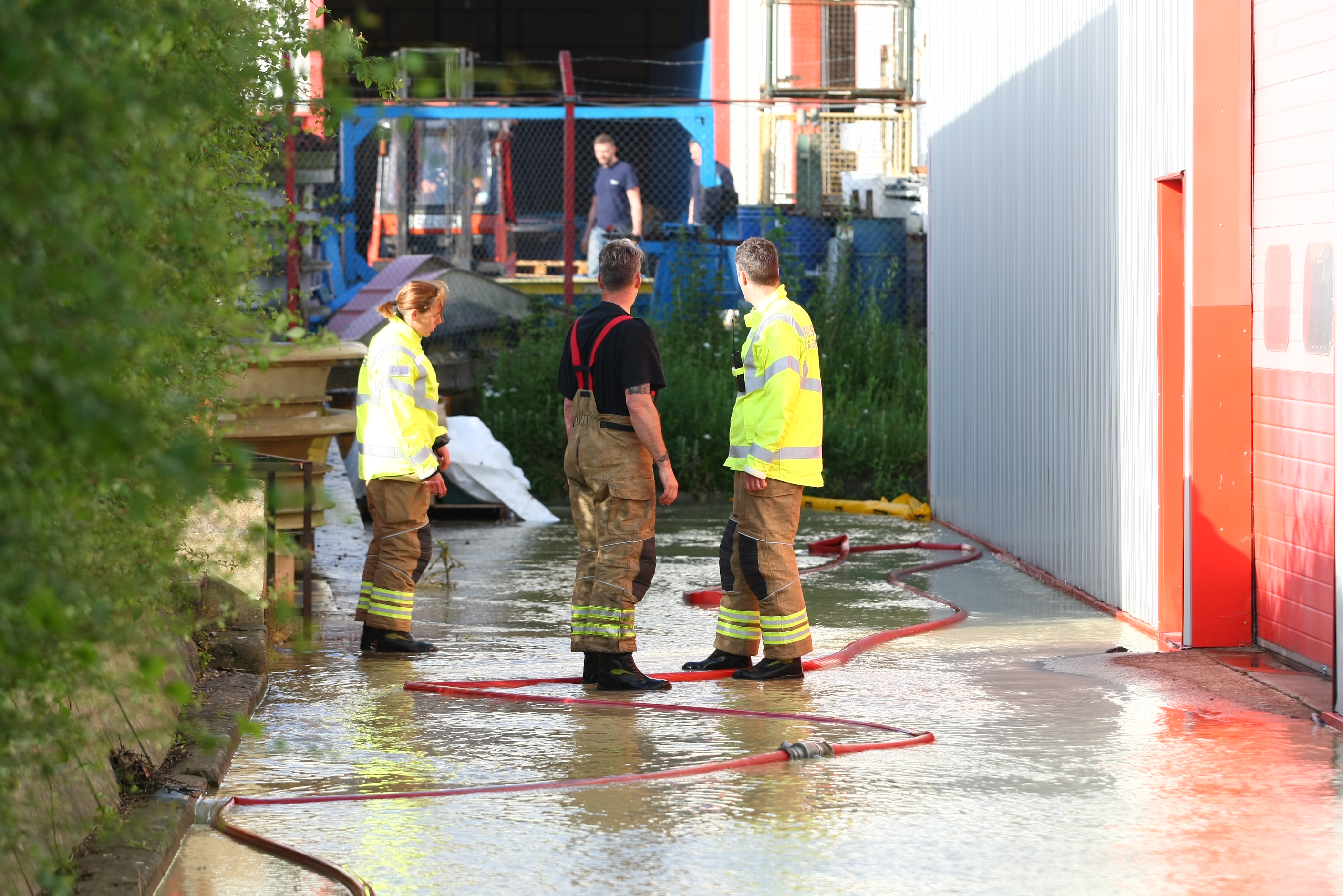 MAJOR WATER MAIN BURST LEADS TO FLOODING ON INDUSTRIAL ESTATE