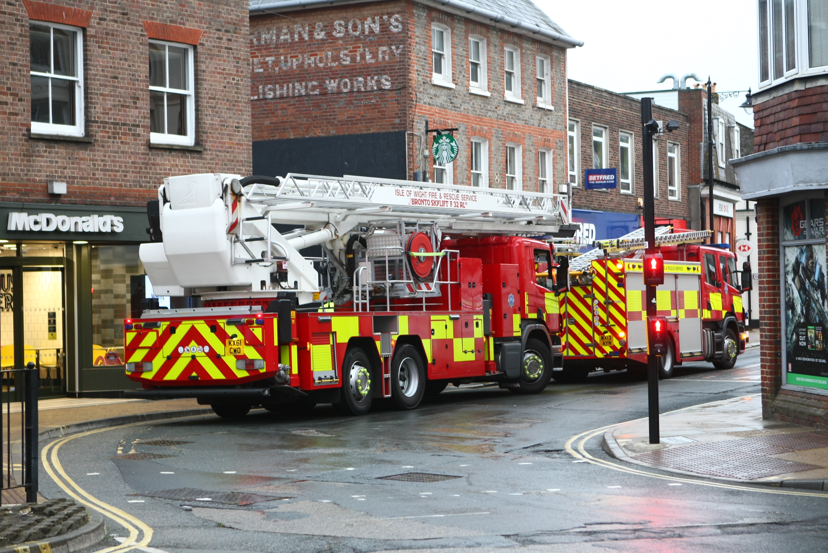FIRE SERVICE CALLED TO MAN ON ROOF AT SCARROTS LANE
