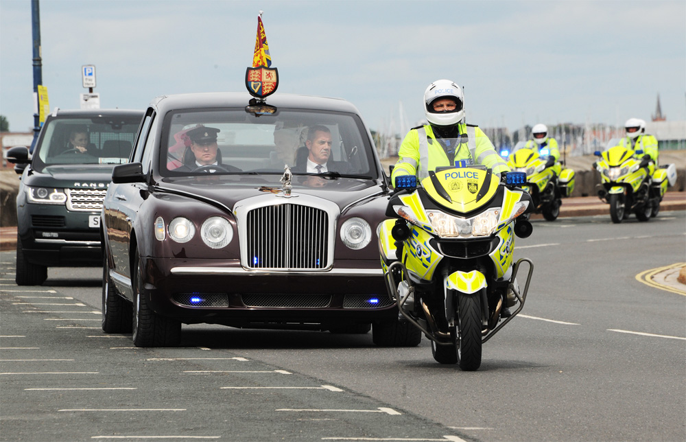 HAMPSHIRE’S SERGEANT ROB HEARD LEADS THE QUEEN ON HIS LAST RIDE-OUT