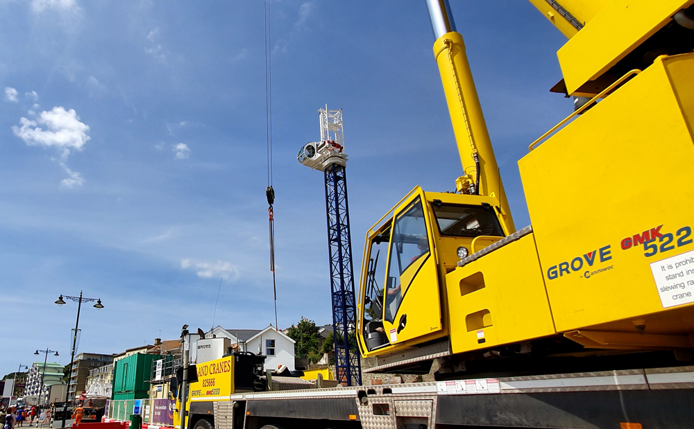 GIANT TOWER CRANE INSTALLED AT SANDOWN AS HOTEL BUILD CONTINUES