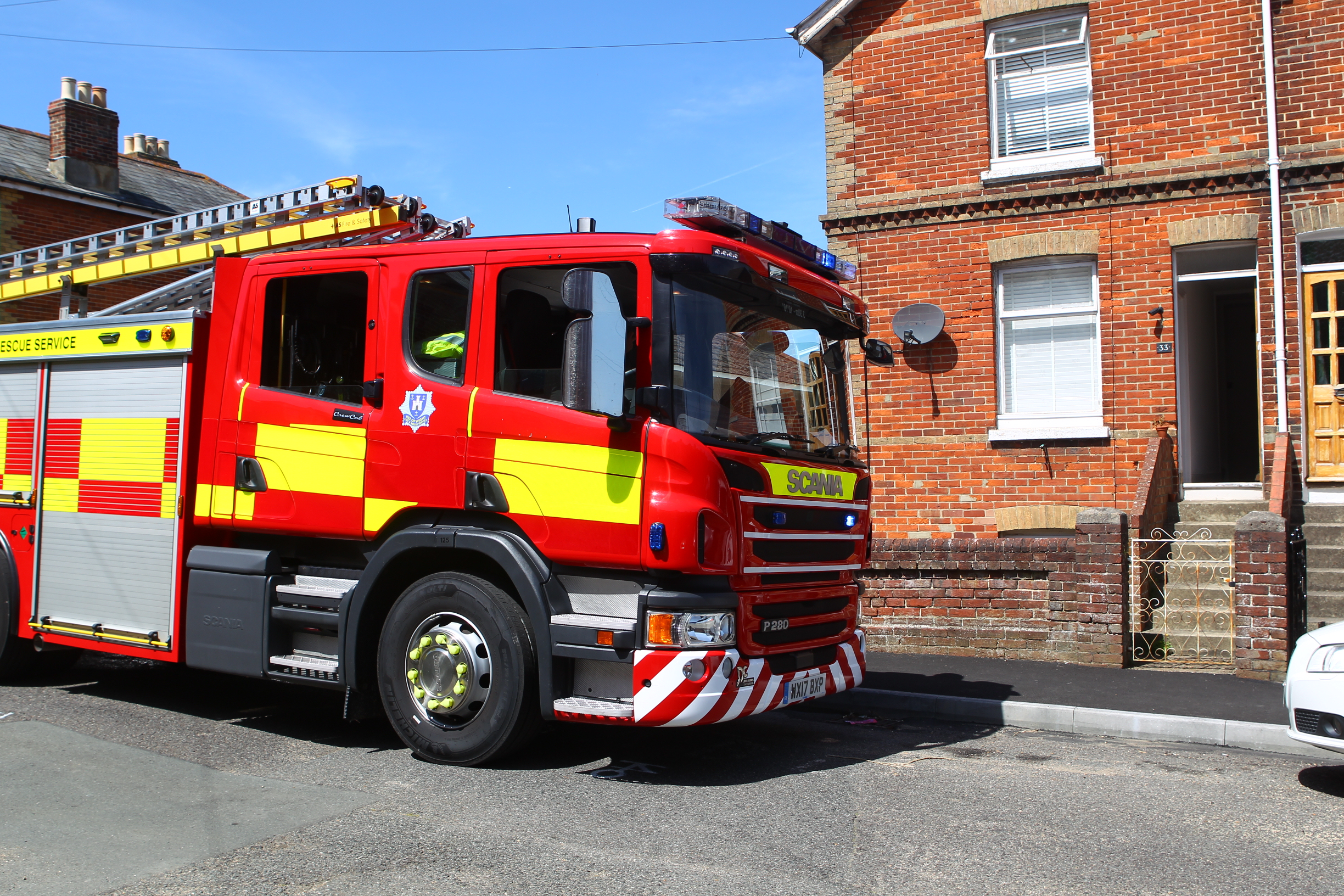FIREFIGHTERS MOBILISED TO COOKER FIRE IN RYDE