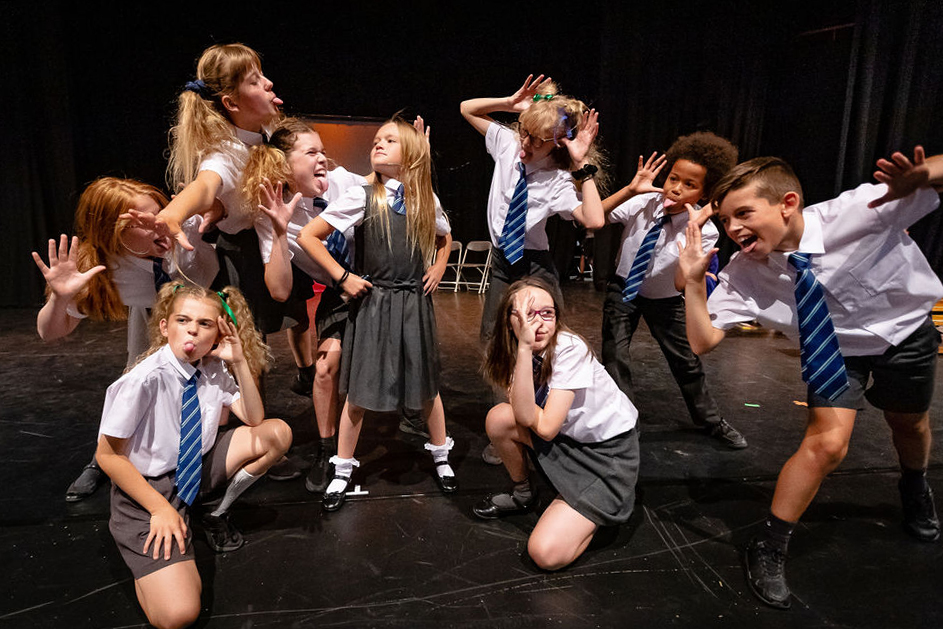 STANDING OVATION FOR GURNARD PRIMARY’S PERFORMANCE OF MATILDA THE MUSICAL