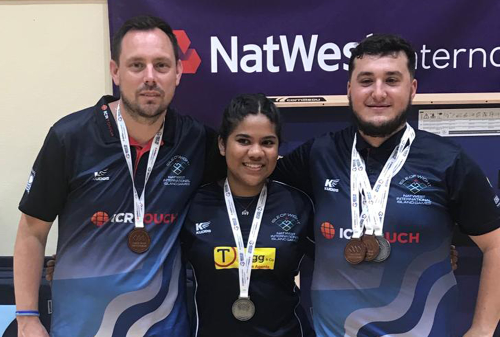 ISLE OF WIGHT TABLE TENNIS TEAM GAIN 3 MEDALS IN GIBRALTAR