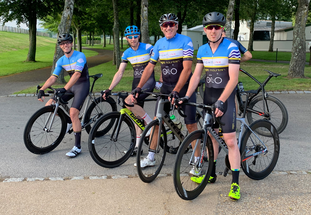 WIGHTLINK-WIGHT MOUNTAIN TEAM PUSH HARD IN CAT 3 RACE AT GOODWOOD