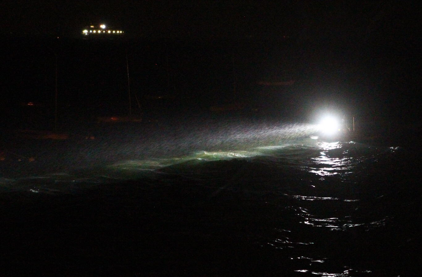 COASTGUARD HELICOPTER LANDS AT BEMBRIDGE TO AIRLIFT INJURED SAILOR