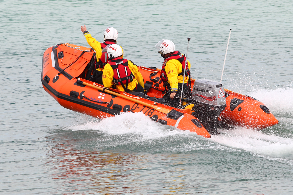 CROWDS TURNOUT IN SUPPORT OF RNLI AT BEMBRIDGE LIFEBOAT OPEN DAY