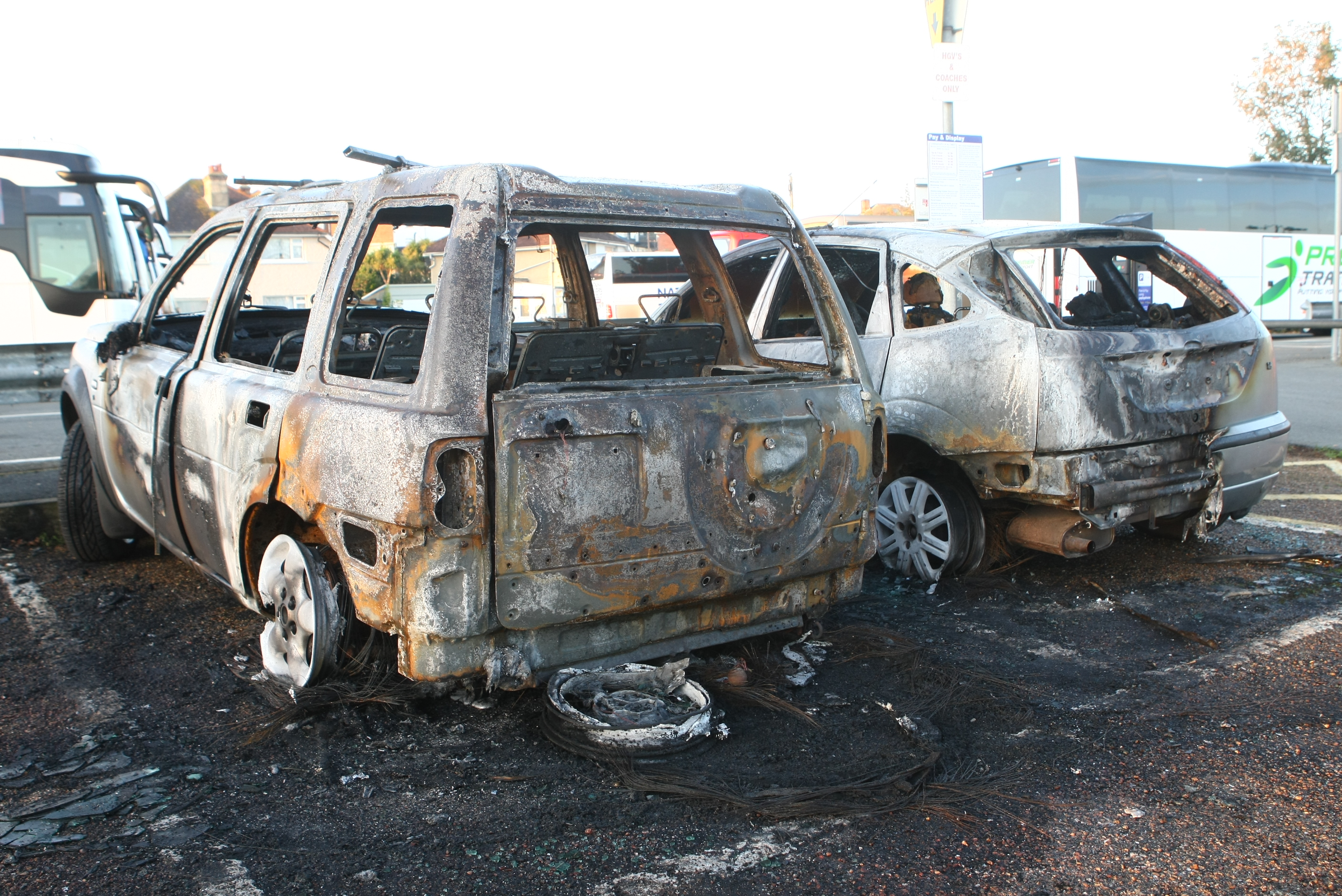 2 CARS ENGULFED BY FIRE IN SANDOWN