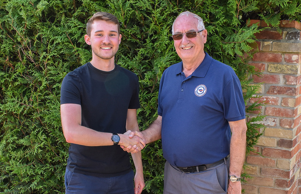 NEW SPONSOR FUNDS WEBSITE FOR ISLE OF WIGHT HOCKEY CLUB