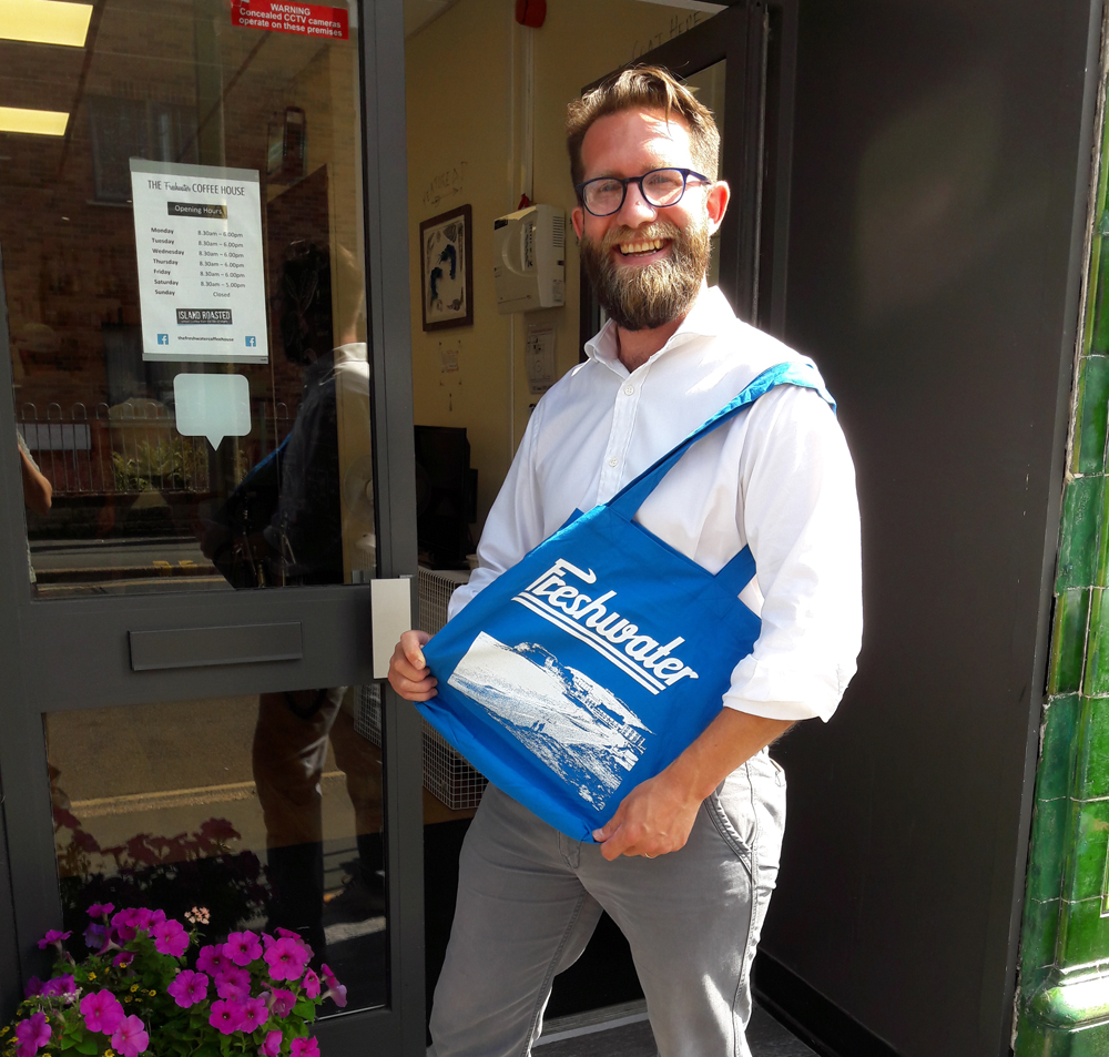PLASTIC-FREE FRESHWATER CAMPAIGN LAUNCHES BEACH BAG