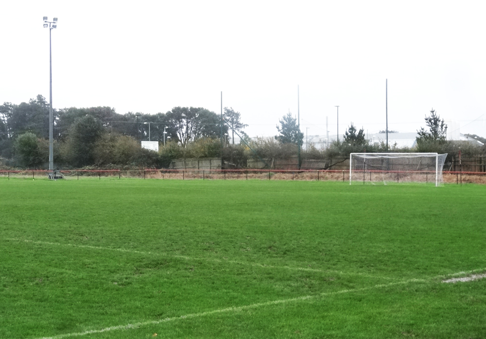 REF LEAVES FANS FUMING AFTER ABANDONING GAME AT HALF TIME