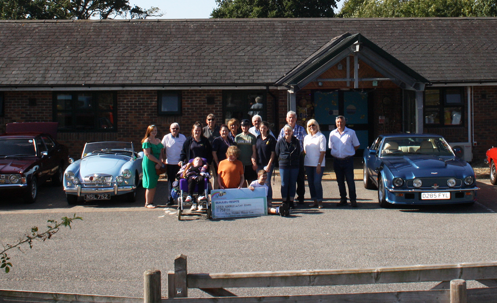 HISTORIC VEHICLE CLUB RAISE VITAL FUNDS FOR BEAULIEU RESPITE