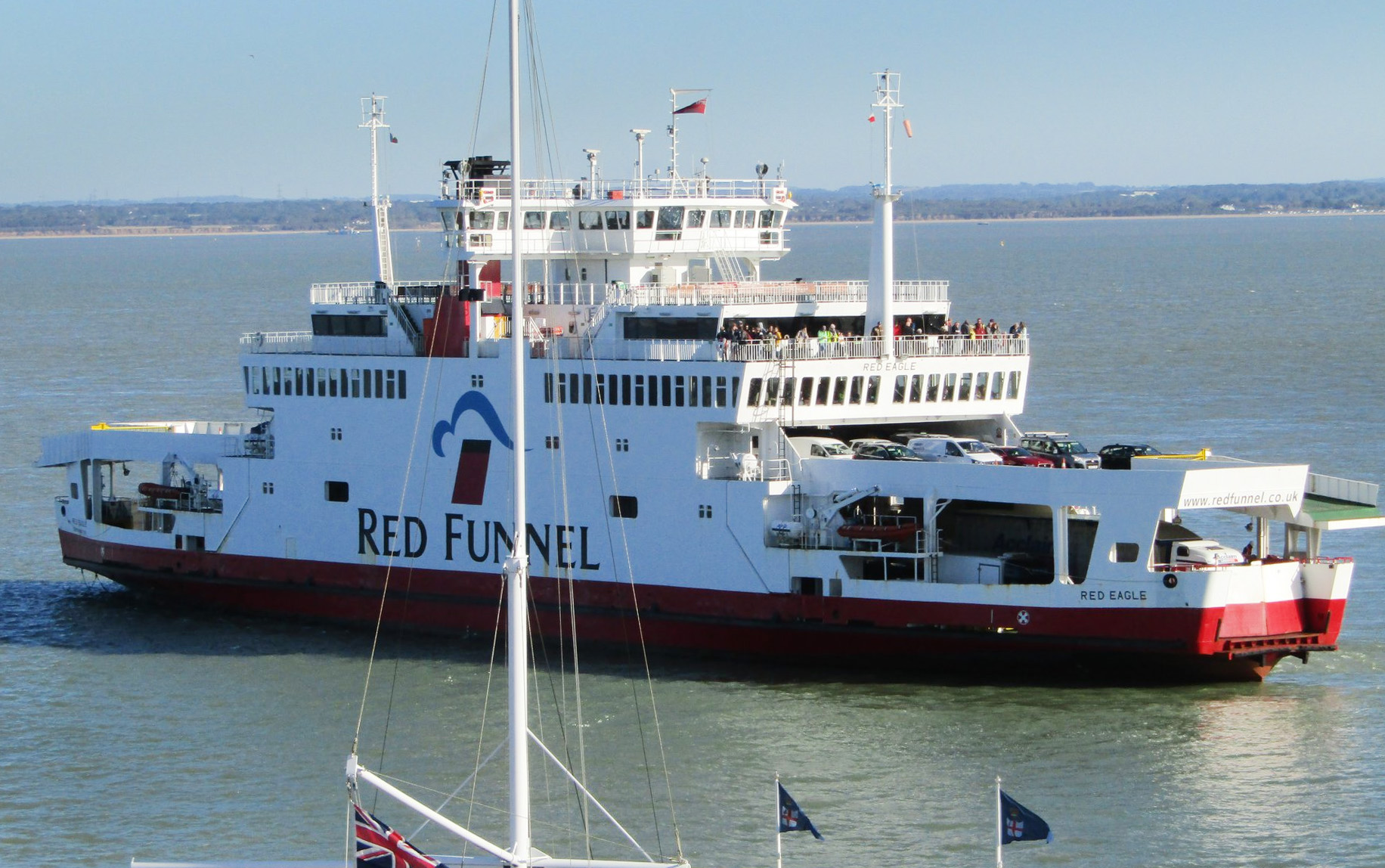 RED FUNNEL FERRY LOSES ANCHOR ON APPROACH TO EAST COWES