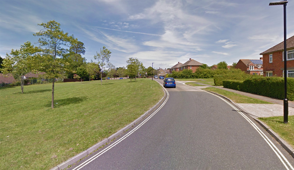 TEENAGER MUGGED IN BINSTEAD BY UNKNOWN MEN IN VAN