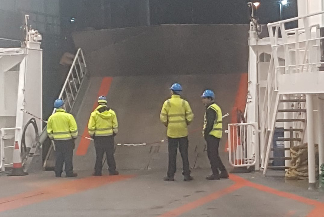 60 MINUTE DELAYS FOR WIGHTLINK AFTER LINKSPAN ISSUE