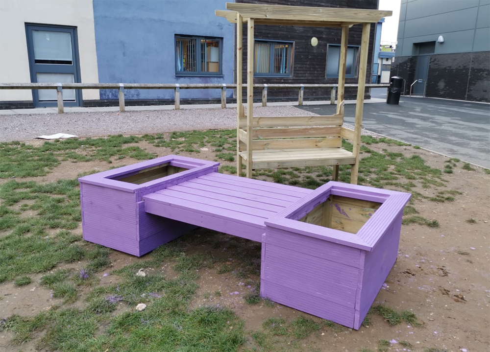 CHRIST THE KING IMPROVES SCHOOL PLAYGROUND THANKS TO VOLUNTEERING PROJECT