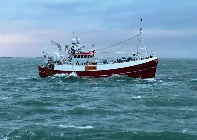 BEMBRIDGE AND YARMOUTH LIFEBOATS ASSIST VESSEL AGROUND ON SUBMARINE BARRIER