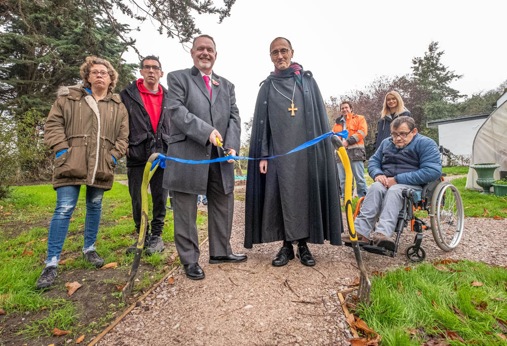 SOUTHERN HOUSING GROUP RESIDENTS SOW THE SEEDS OF HOPE