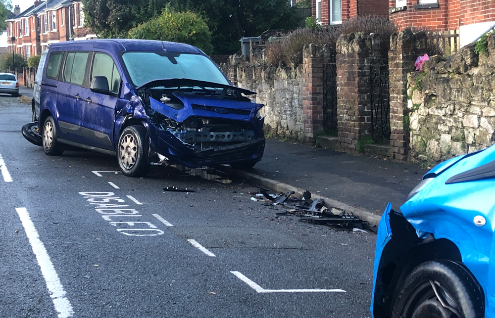 5 VEHICLES BADLY DAMAGED IN FAIL TO STOP INCIDENT IN RYDE